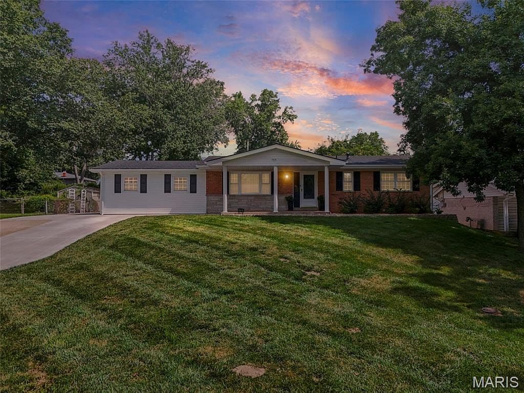 735 Montbrook Dr