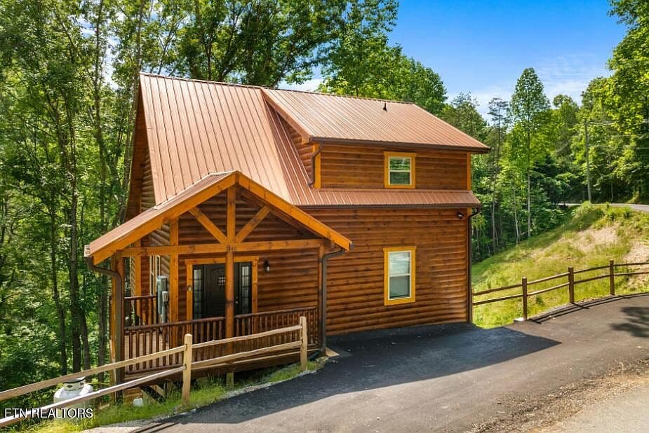 1446 Silver Poplar Ln