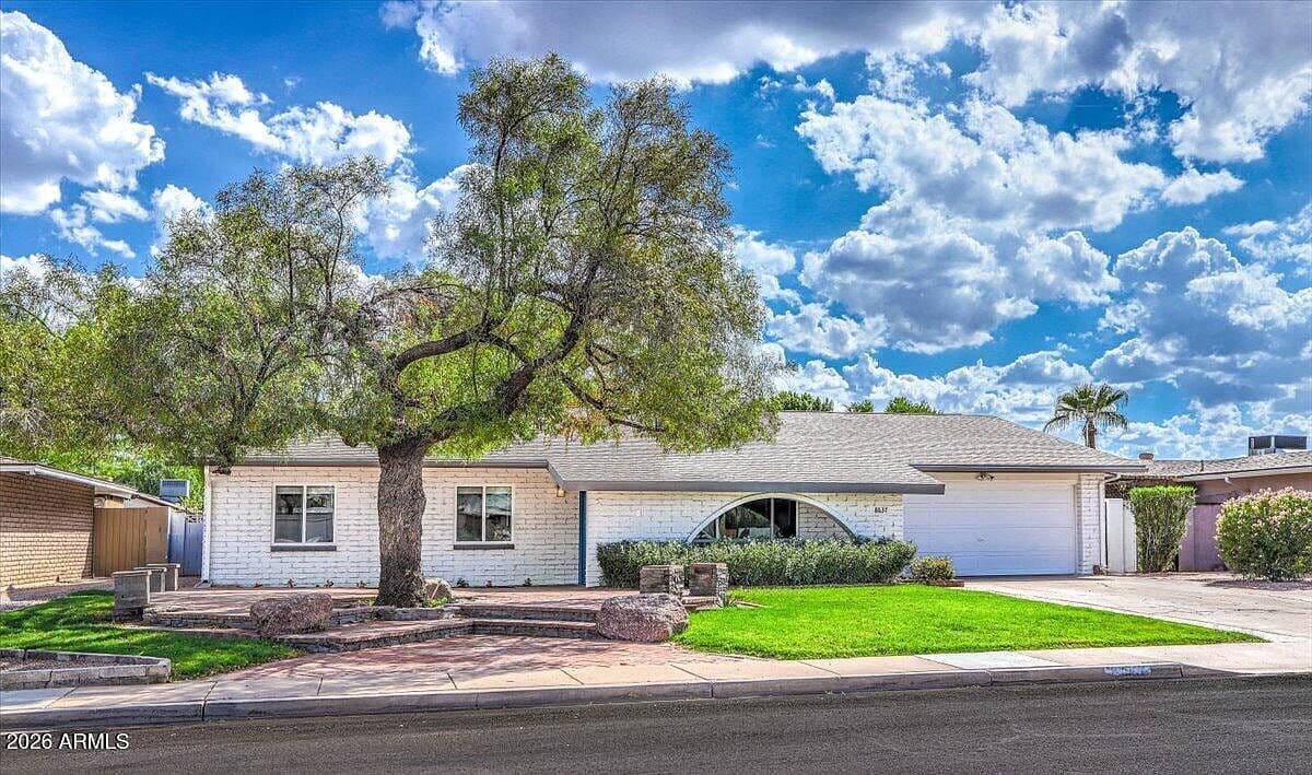 8637 E Camelback Road — photo 2