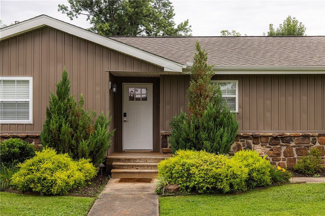 1102 Nw 7th St - Image 2