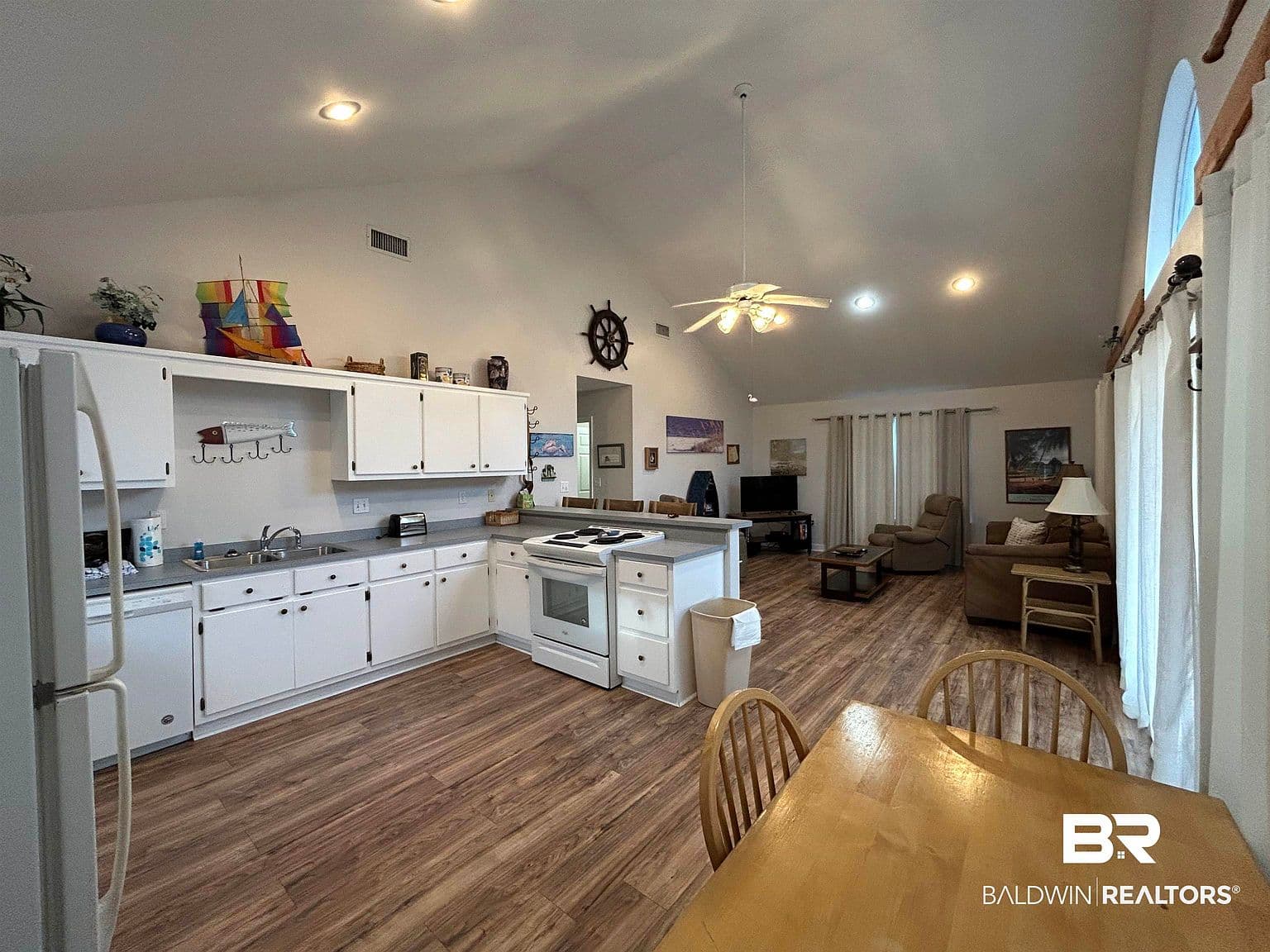 8941 Bonita Ln - Image 2