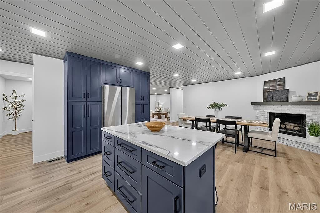 1121 Wedgewood Dr - Image 2