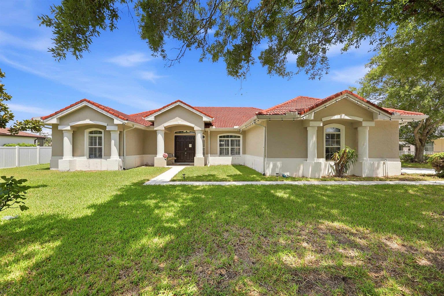 76 Club House Dr