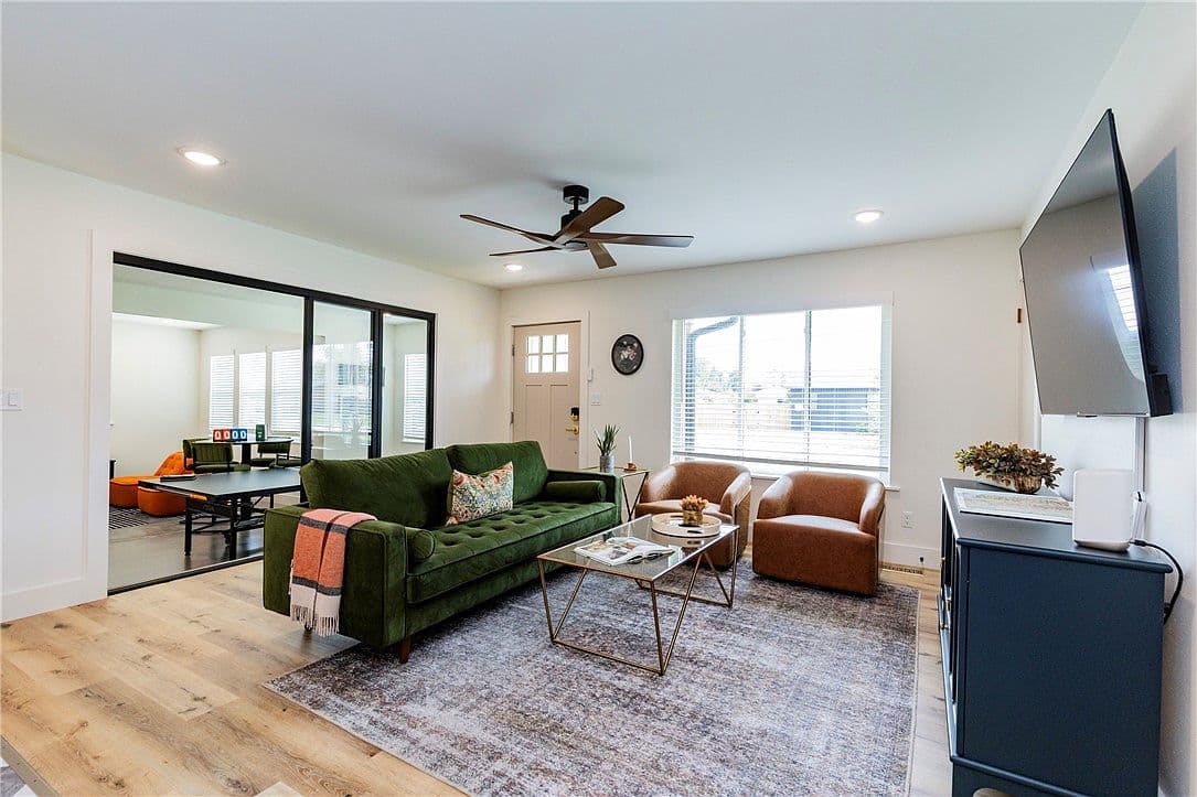 810 Carson Dr - Image 3