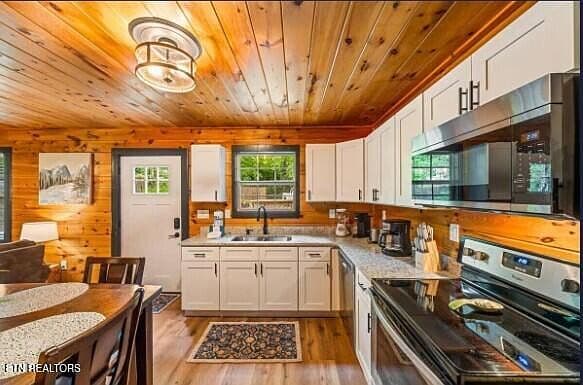 4151 Oak Ridge St - Image 2