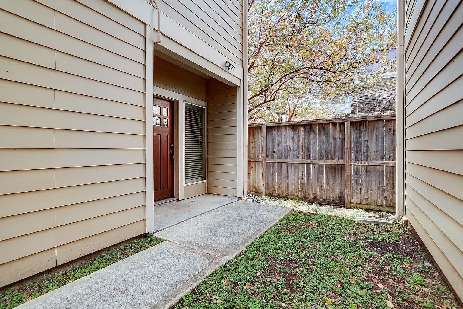 1206 Cushing St Houston TX 77019 - Image 2