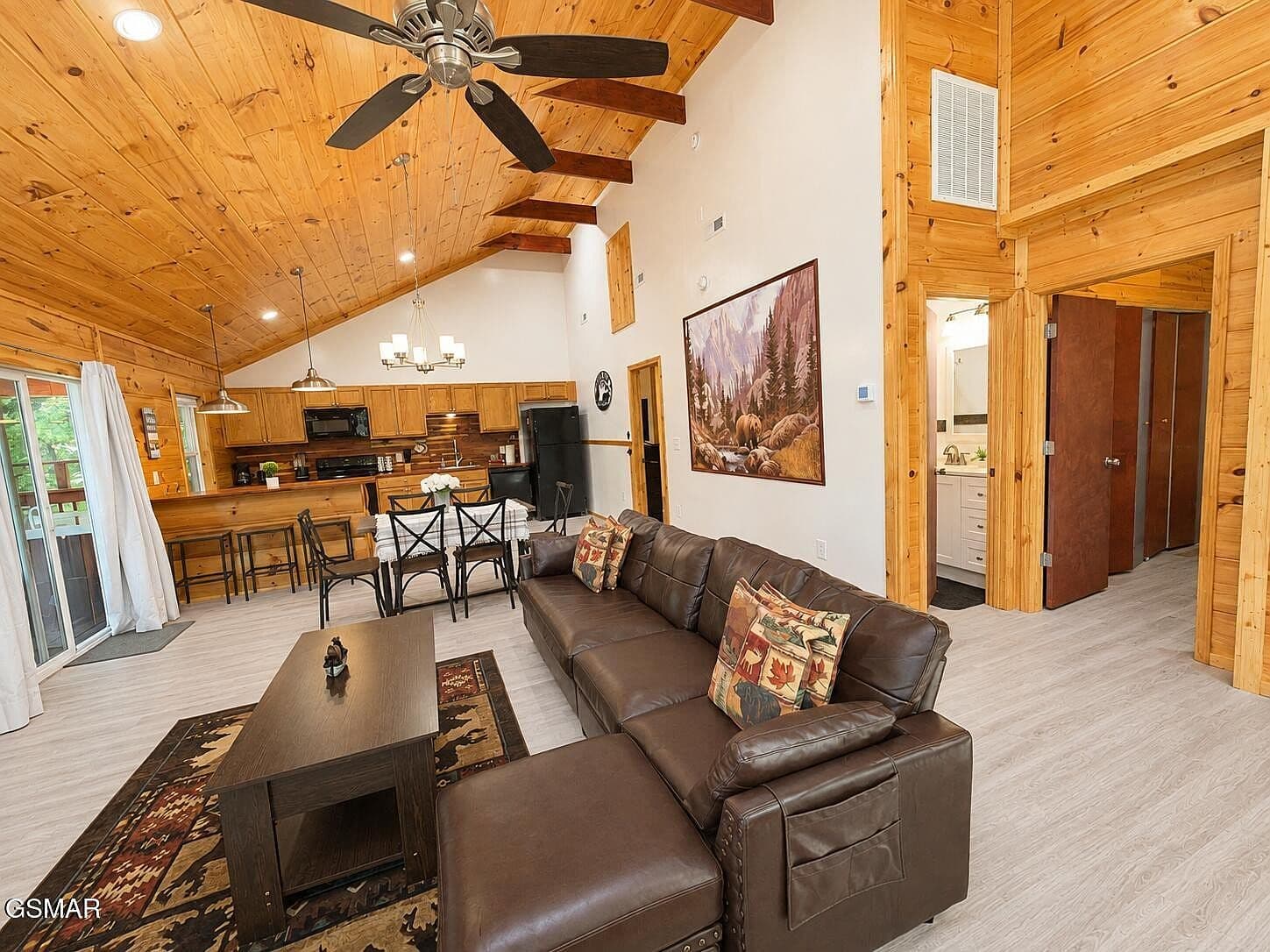 1304 N Oak Ct — photo 6