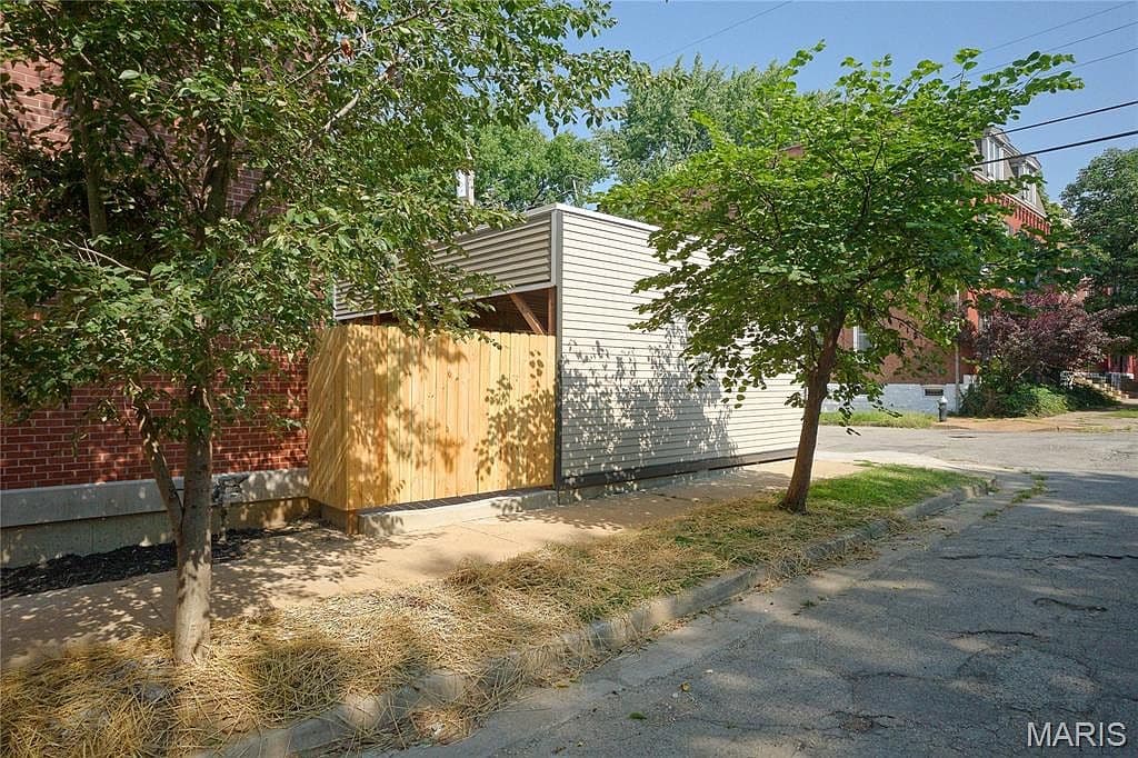 2725 Salena St - Image 3