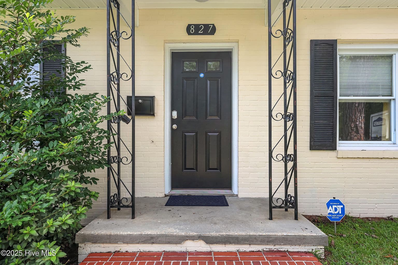 827 Colonial Drive - Image 2