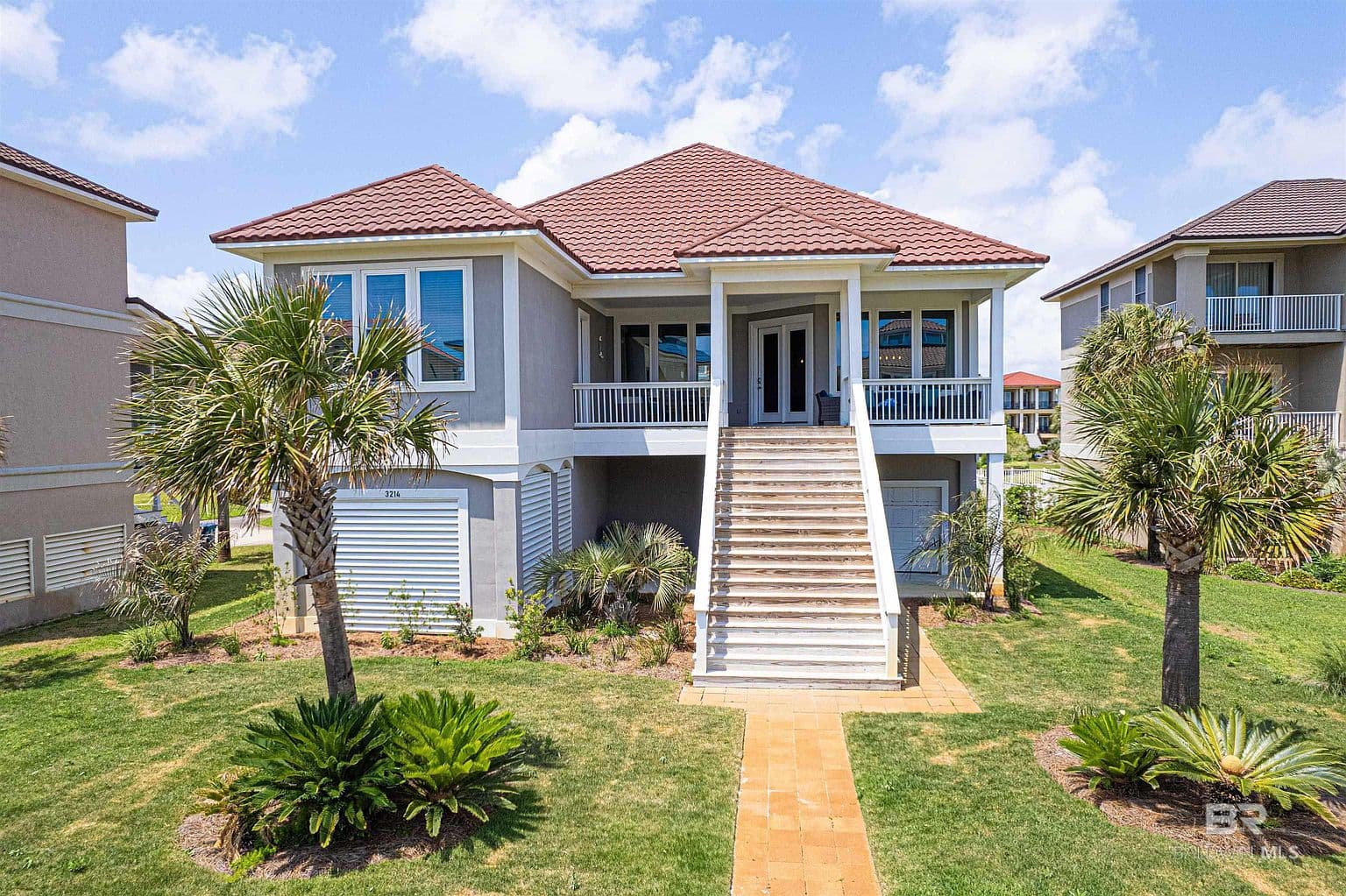 3214 Dolphin Dr