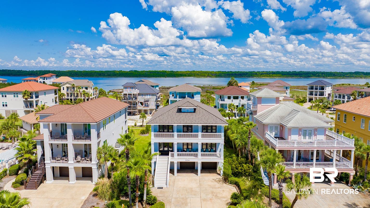 3234 Dolphin Dr - Image 2
