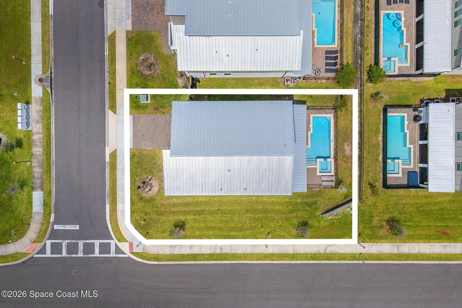 495 Strand Dr - Image 2