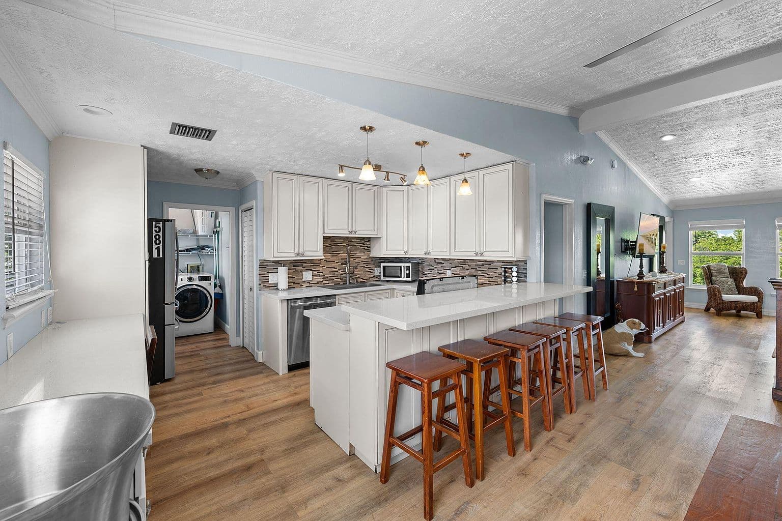 581 12th St - Image 2