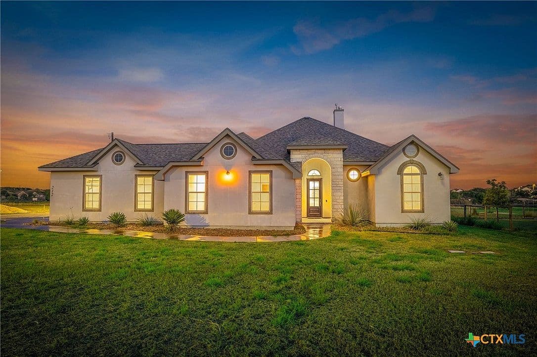 212 Ferryboat Ln - Image 2