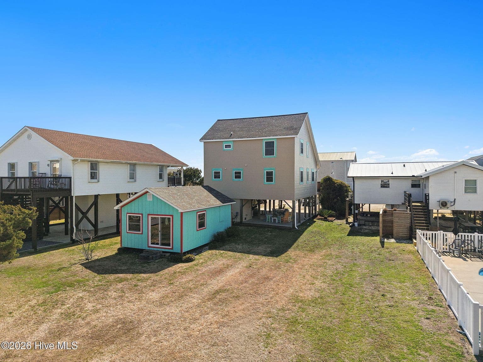 1622 E Beach Drive — photo 5