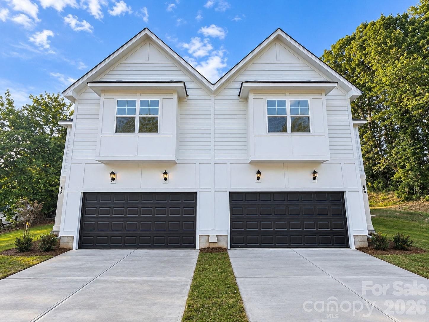 552 Carolyn Ln - Image 2