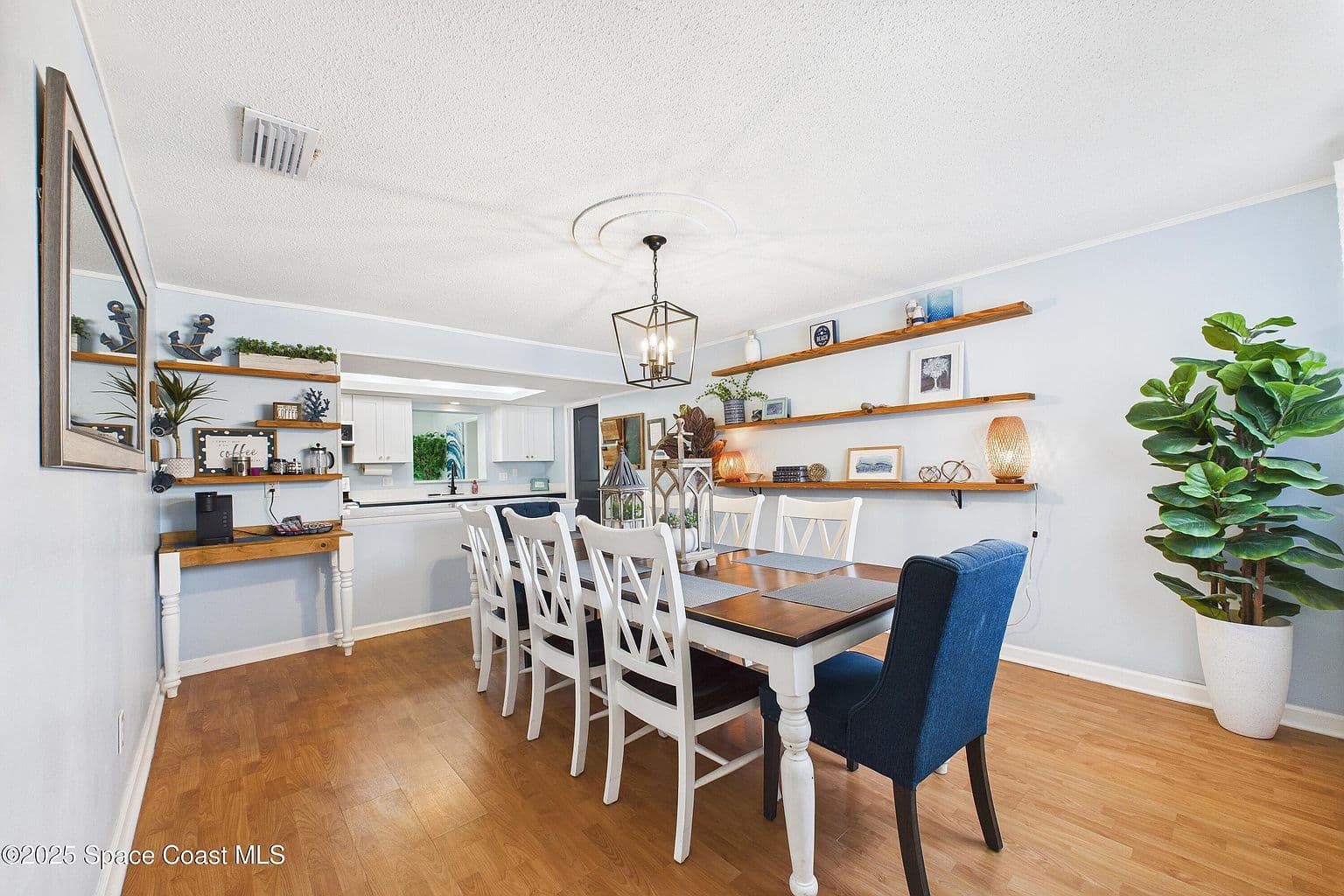 929 Bluewater Dr - Image 3