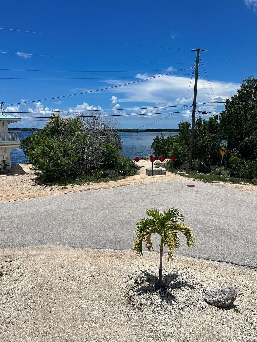 16 Shoreland Dr - Image 3