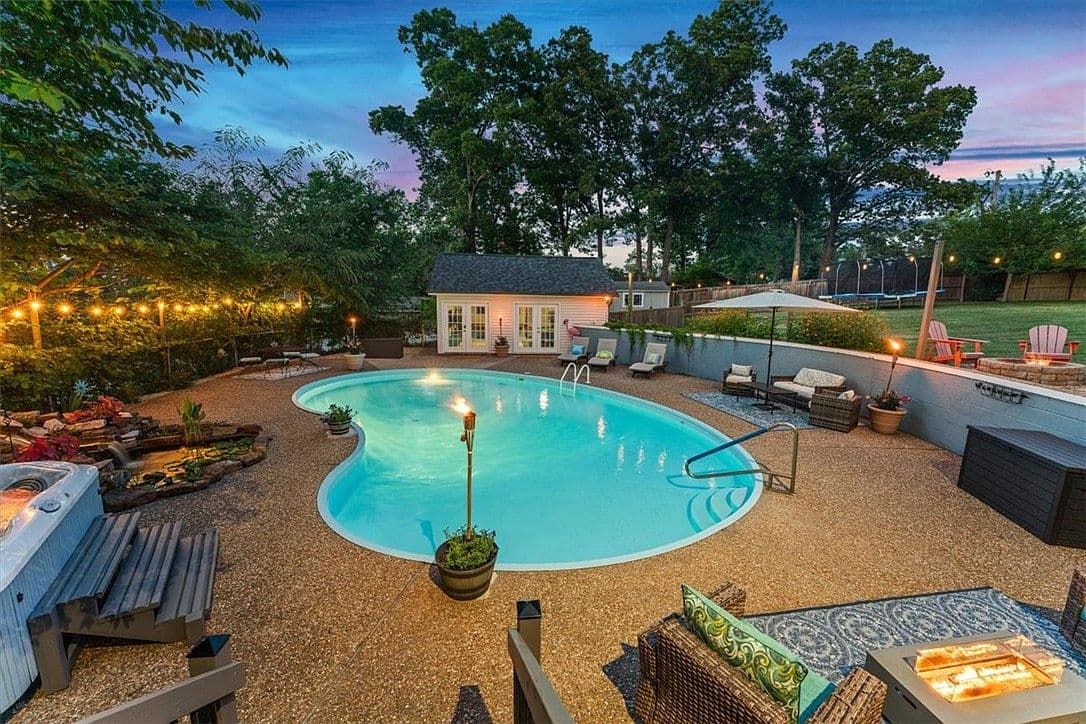702 Dewoody Dr
