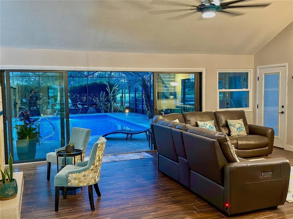 342 Wellington Drive — photo 6
