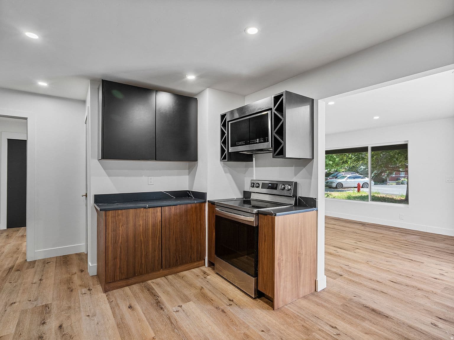 659 E Riviera Cir - Image 3
