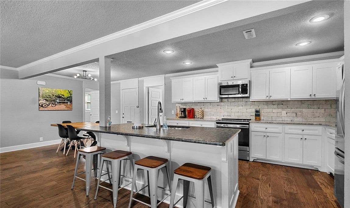 802 Nw J St — photo 6