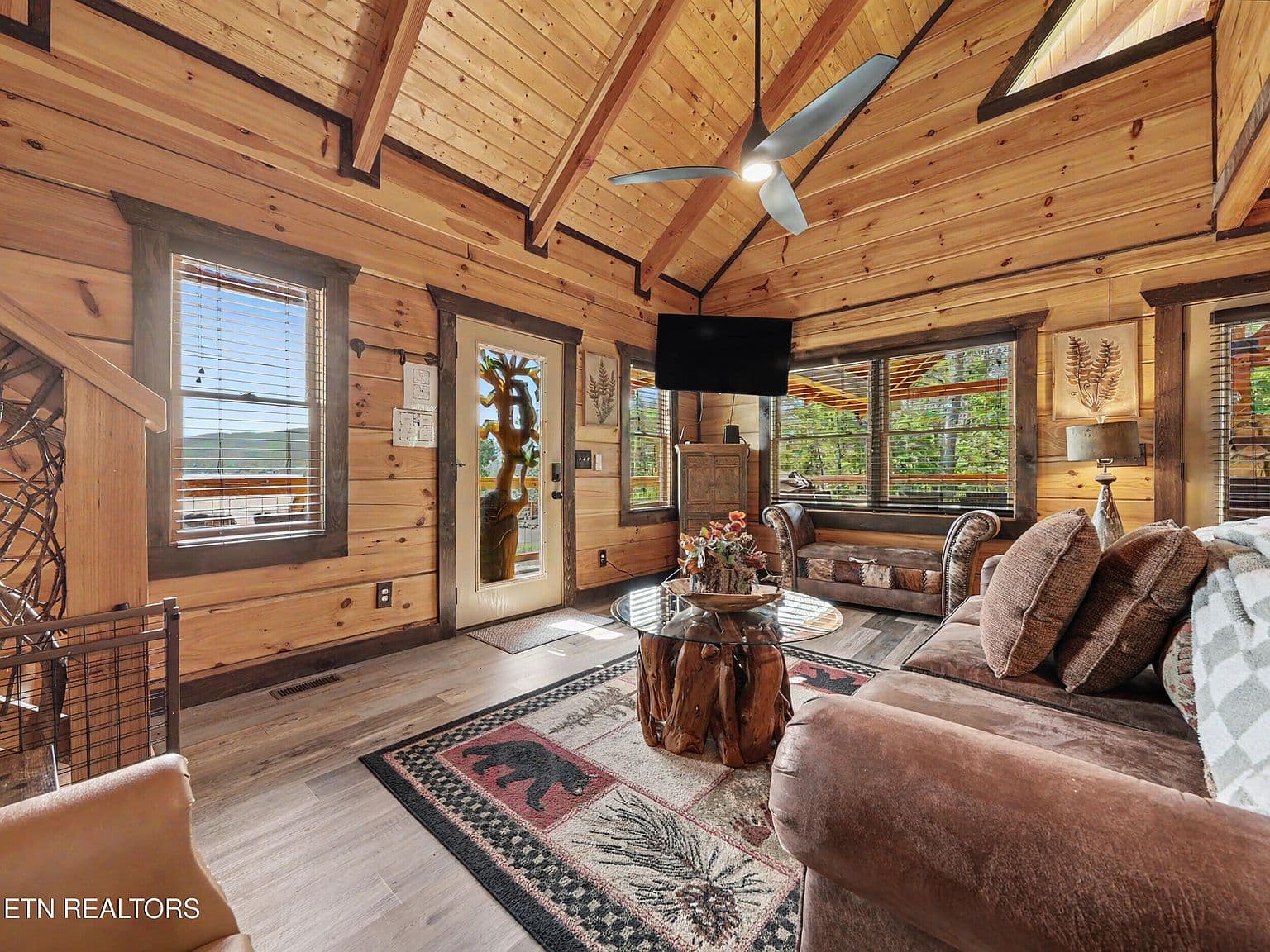 1448 Red Cedar Ln — photo 6