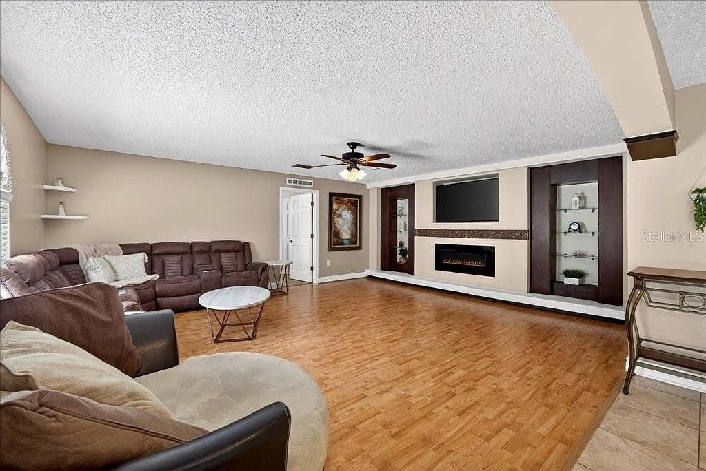 33 Red Barn Dr - Image 3