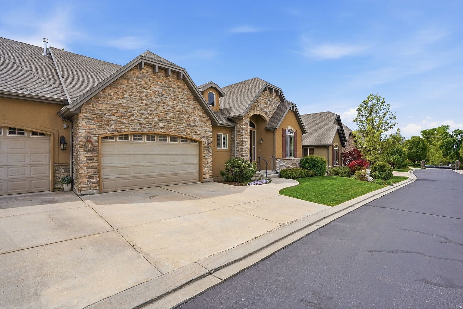 1832 E Peyton Ct - Image 2