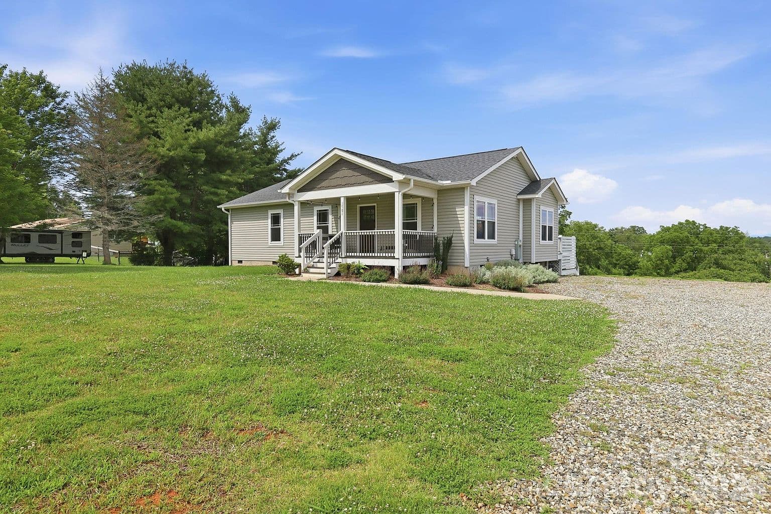 1781 Bear Creek Rd - Image 3