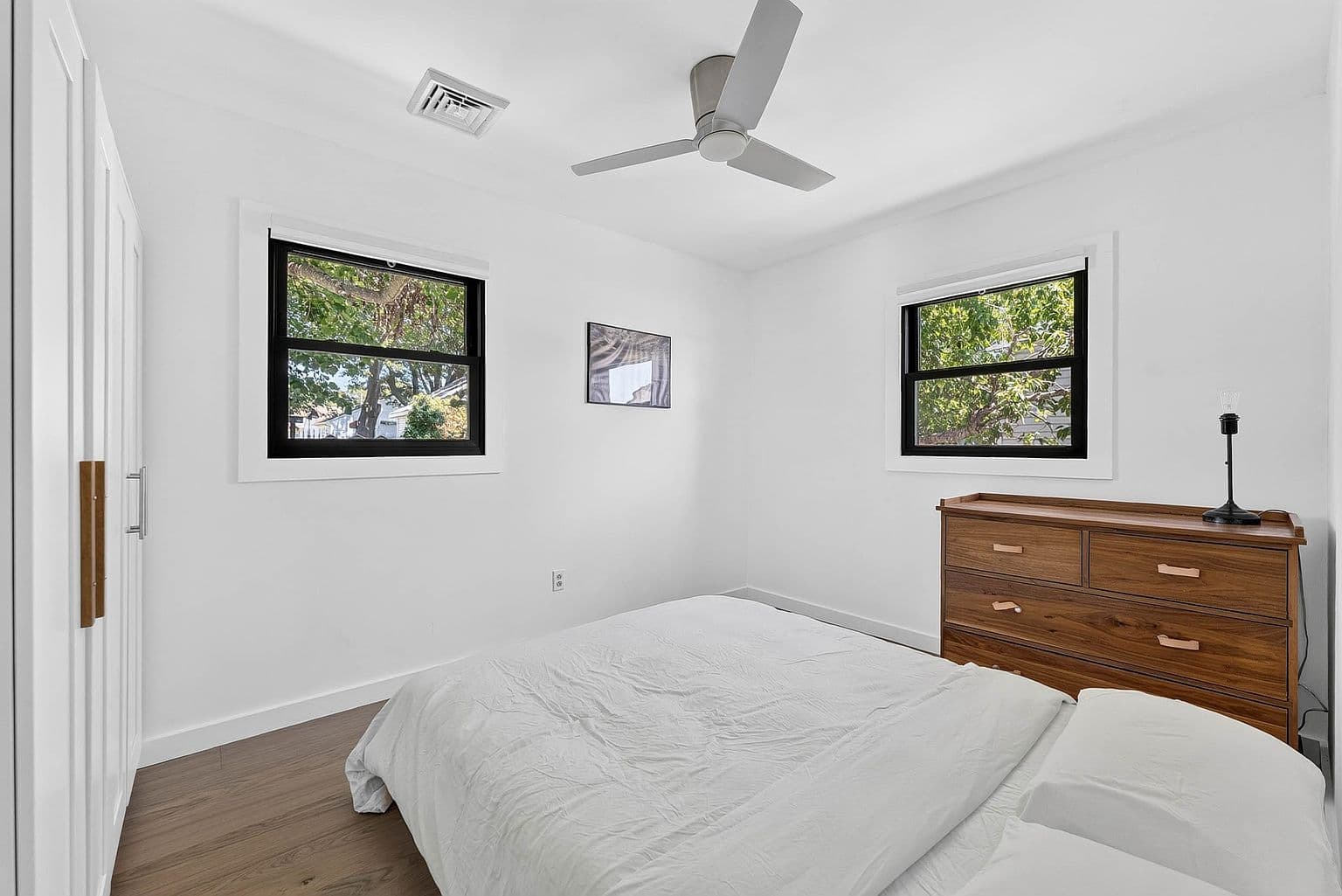 221 Cedardale Ave - Image 2