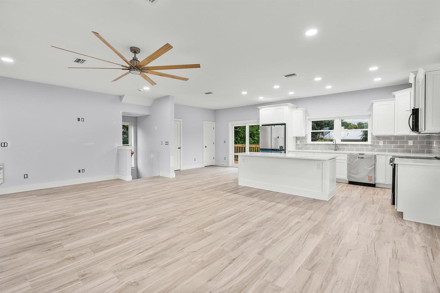 137 Ferrol Rd - Image 3