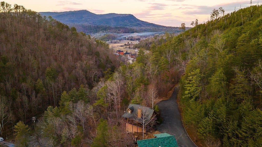 3202 Barry View Way - Image 2