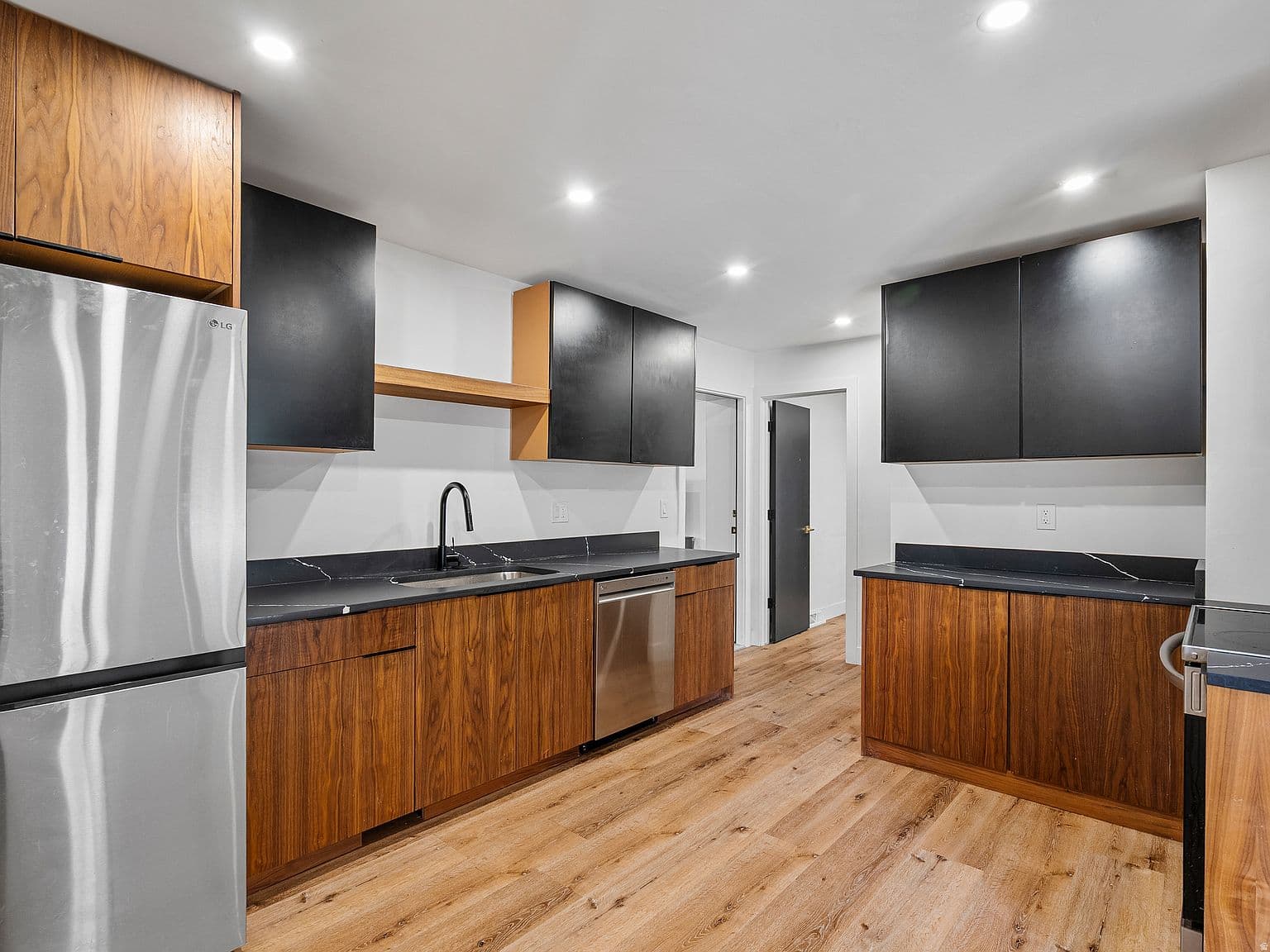 659 E Riviera Cir - Image 2