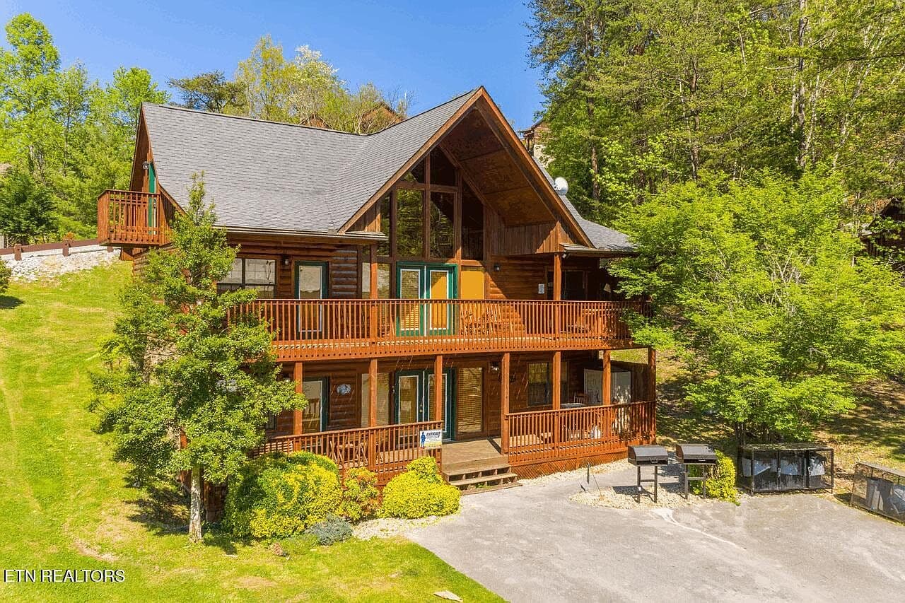 1504 Bears Den Way
