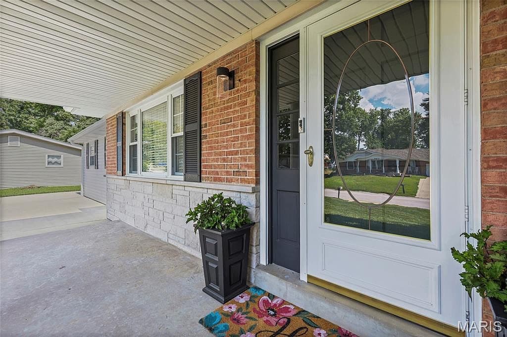 735 Montbrook Dr — photo 5