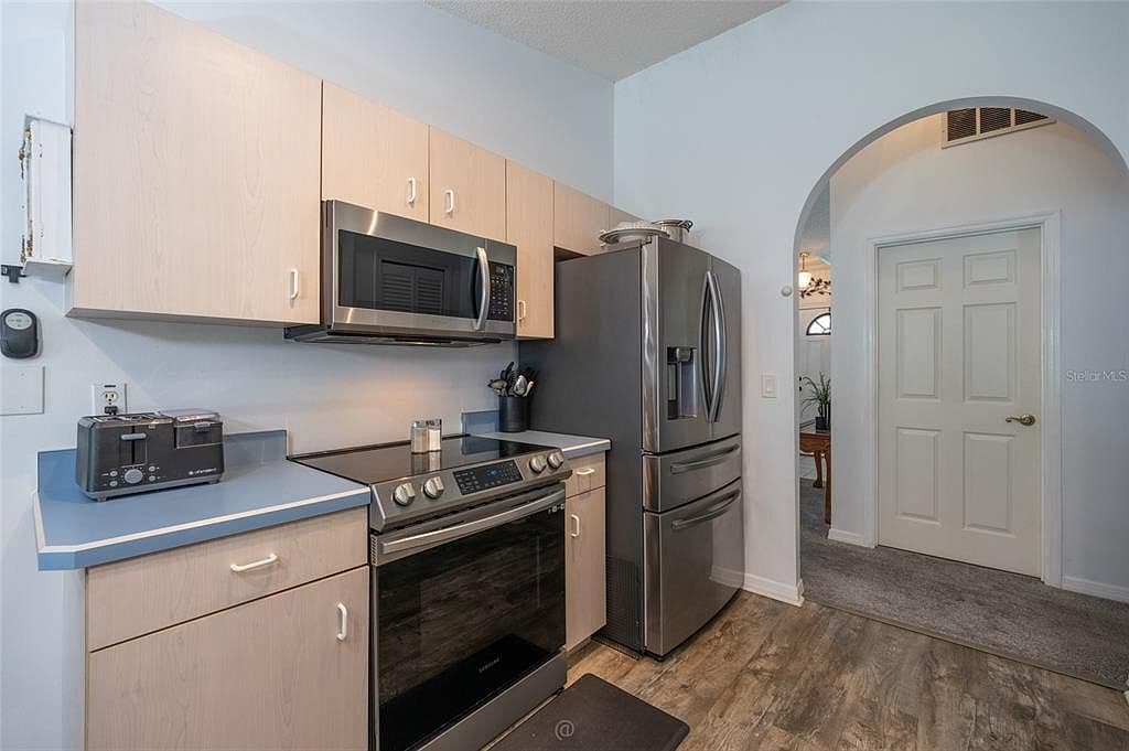 6 Boxwood Lane - Image 2