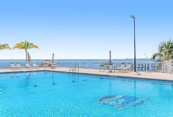 10877 Overseas Hwy Apt 7 — photo 5