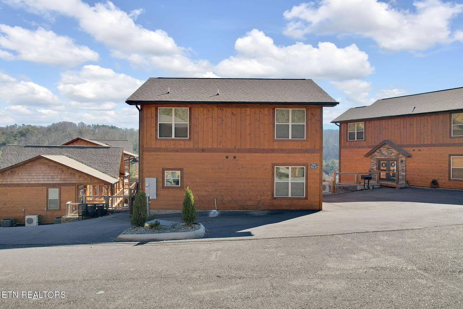 4541 Shangrila Way - Image 2