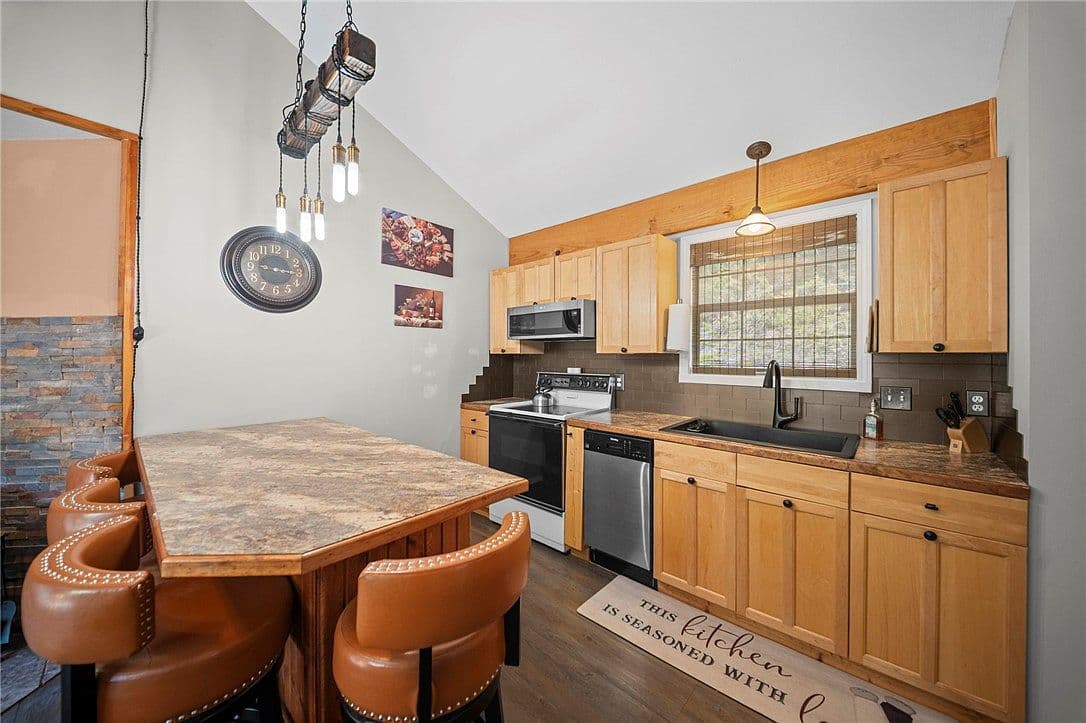 21289 Maple Dr - Image 3