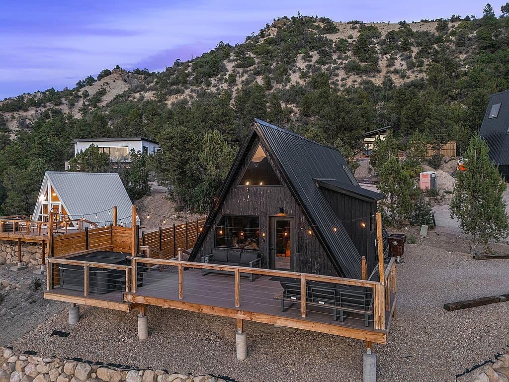 360 E Overlook Ln Glendale UT 84729
