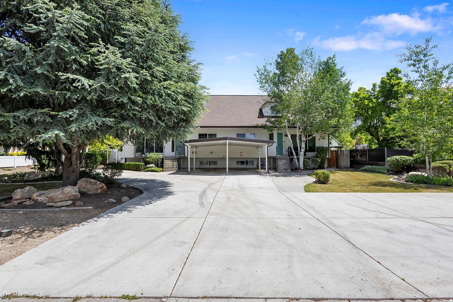 3915 S Feramorz Dr - Image 2