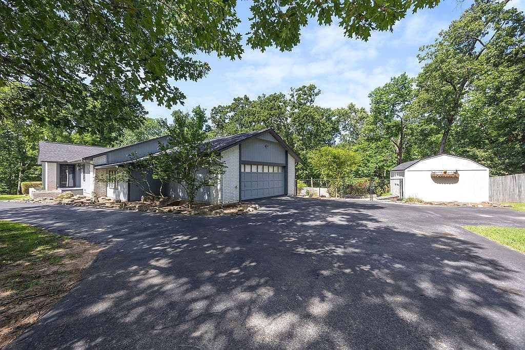 11661 Oak Hills Dr - Image 3