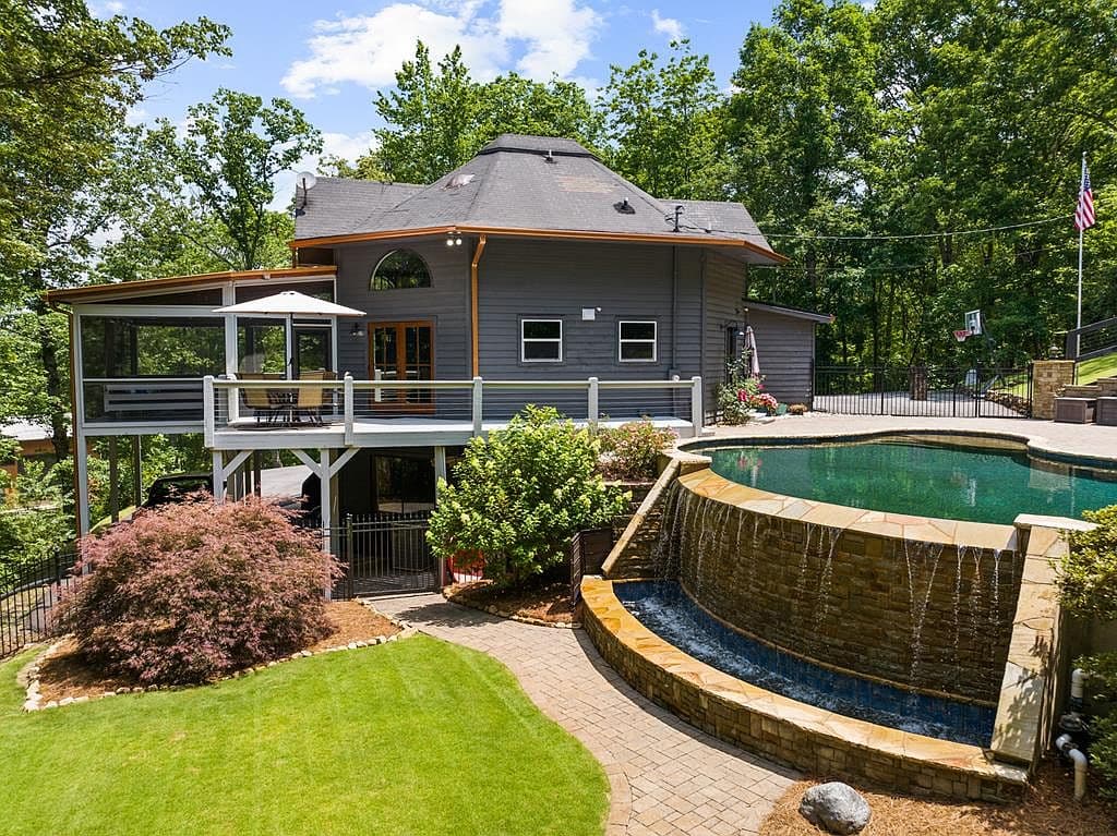 74 Valley Dr