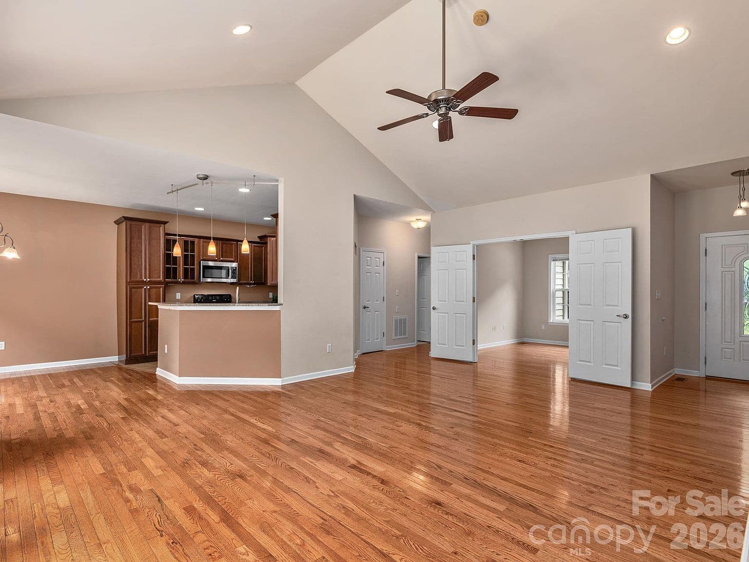 509 Shamrock Dr — photo 5