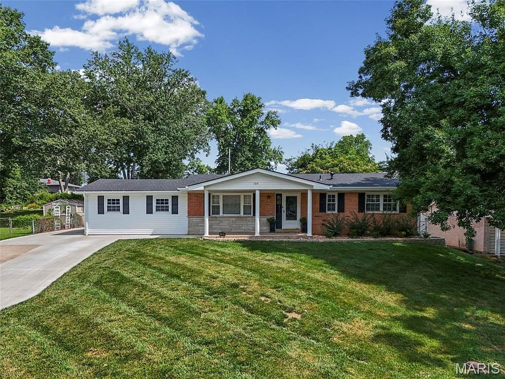 735 Montbrook Dr - Image 2