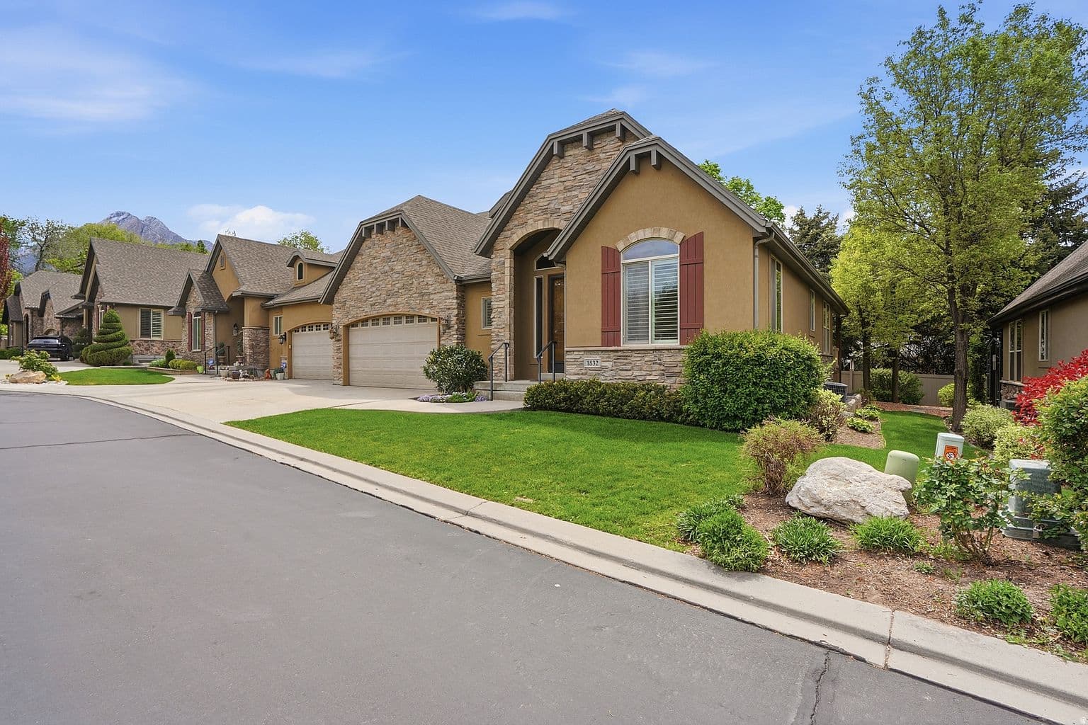1832 E Peyton Ct - Image 3