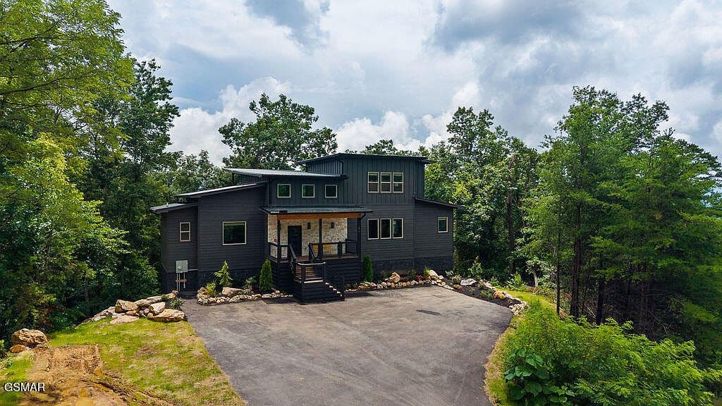 1870 Mountain Ash Way