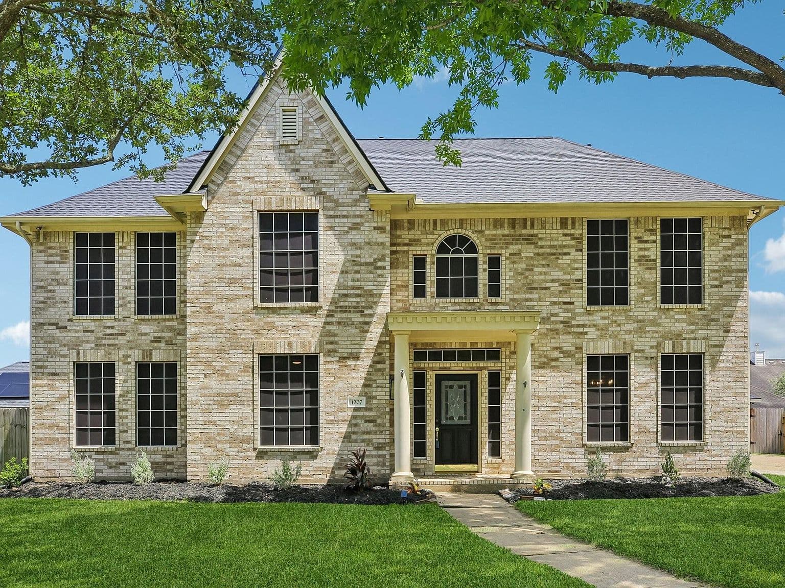 1207 Peregrine Dr - Image 2