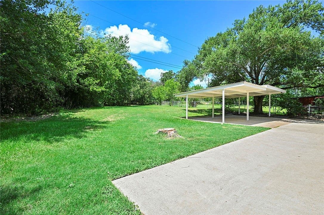 1210 Glade St — photo 5